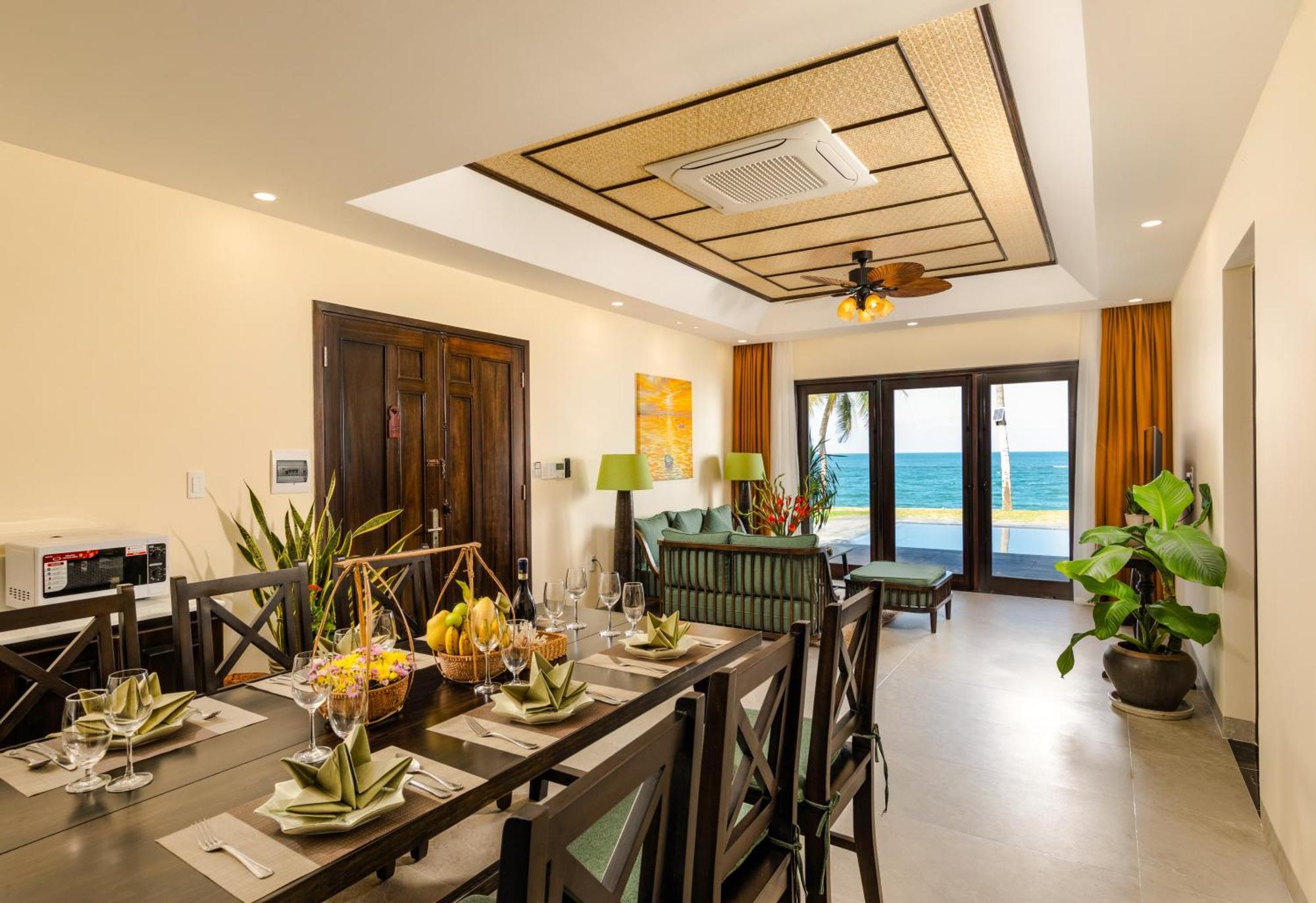 Palm Garden Beach Resort & Spa Hội An Kültér fotó A living room in a resort