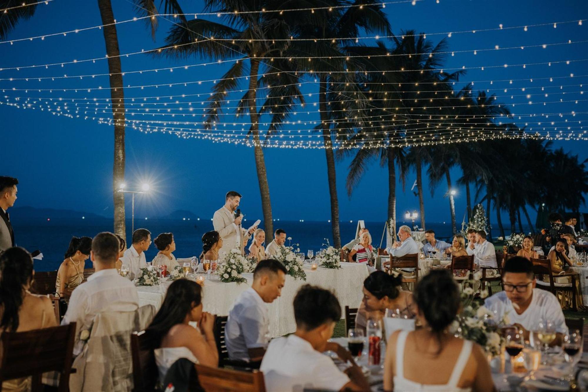 Palm Garden Beach Resort & Spa Hội An Kültér fotó A wedding reception at a resort in Phuket, Thailand