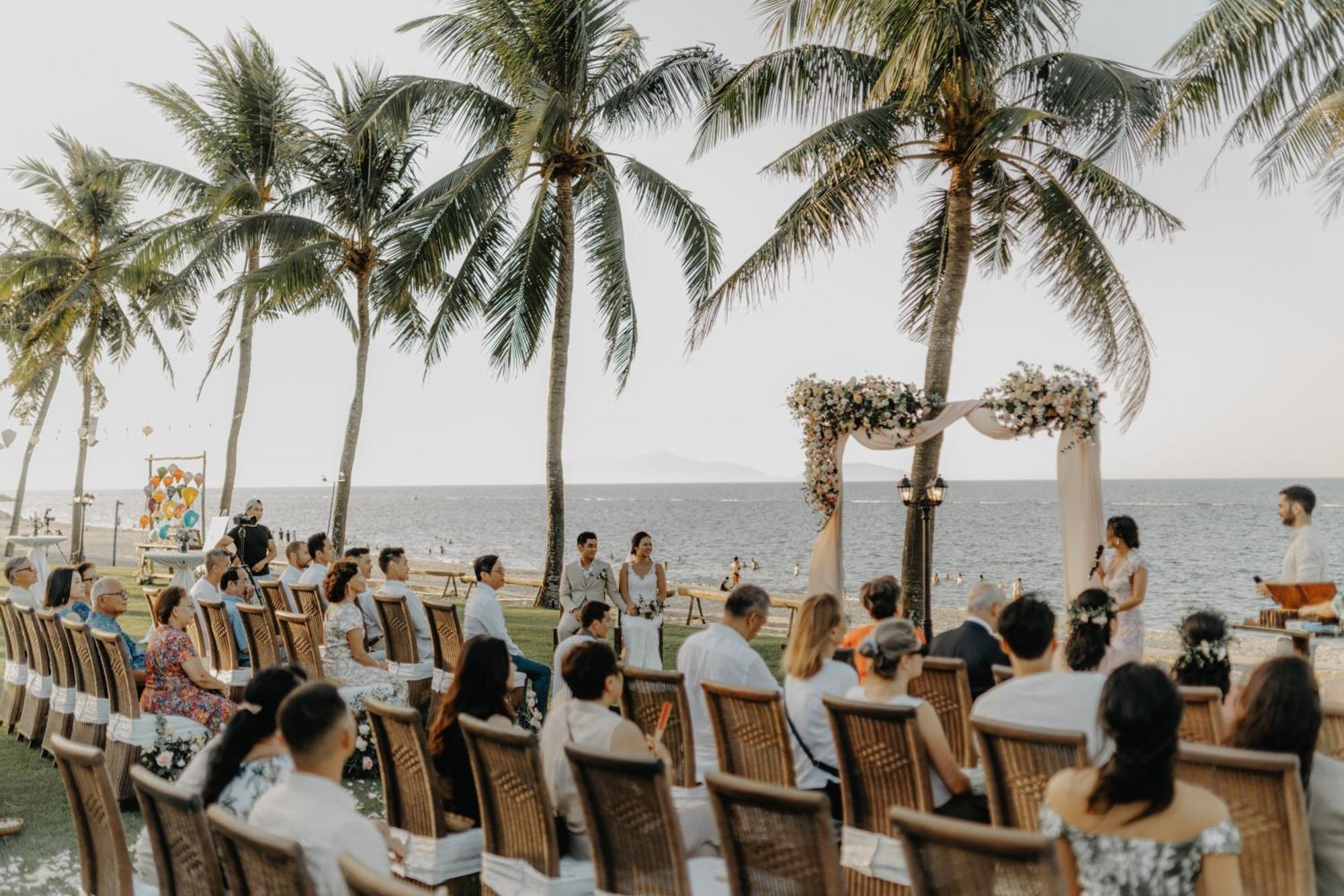 Palm Garden Beach Resort & Spa Hội An Kültér fotó A beach wedding in Nha Trang, Vietnam