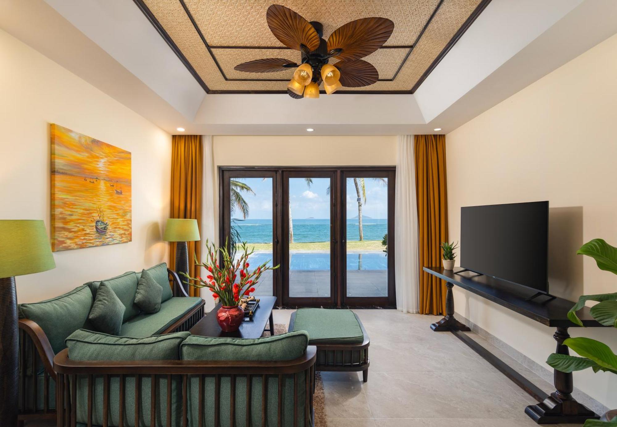 Palm Garden Beach Resort & Spa Hội An Kültér fotó Living room of a suite at the resort