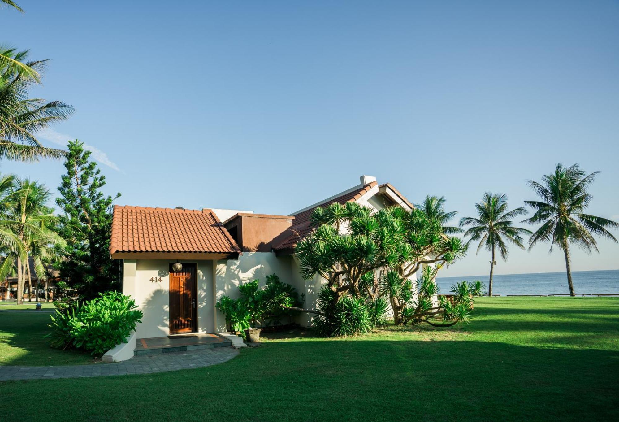 Palm Garden Beach Resort & Spa Hội An Kültér fotó A villa at the resort