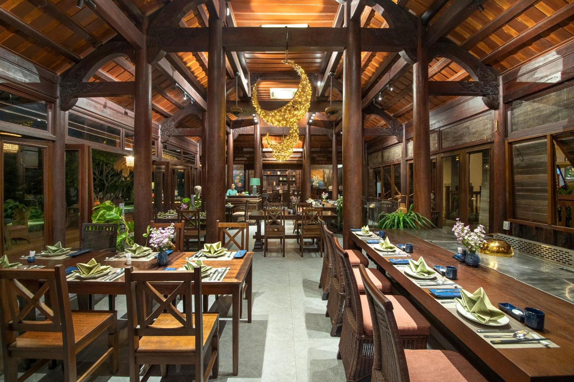 Palm Garden Beach Resort & Spa Hội An Kültér fotó The interior of the restaurant